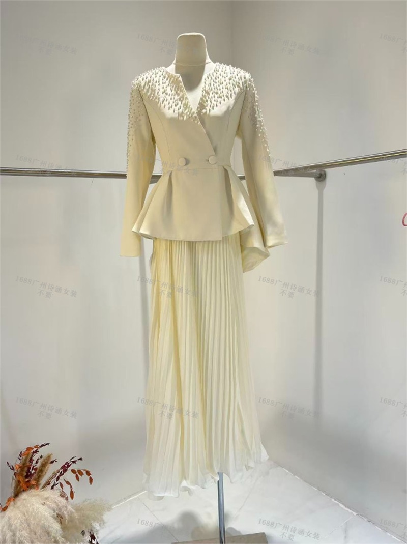 Elegant Pearls Beige Prom Dres - Formal Wear Gowns For Women 评论和价格