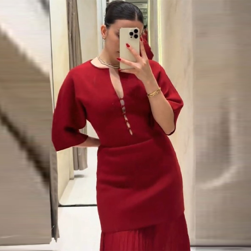 Women's Elegant Burgundy Pleat - Formal Wear Gowns For Women 评论和价格